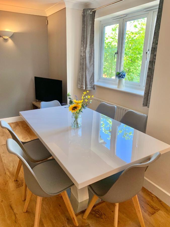 An Entire 2Beds, 2Bathrooms, Free Wifi, Free Parking, Risinghurst, Oxford Exterior foto